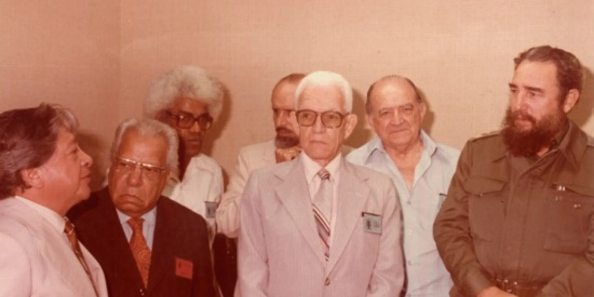 Fidel Castro junto a intelectuales