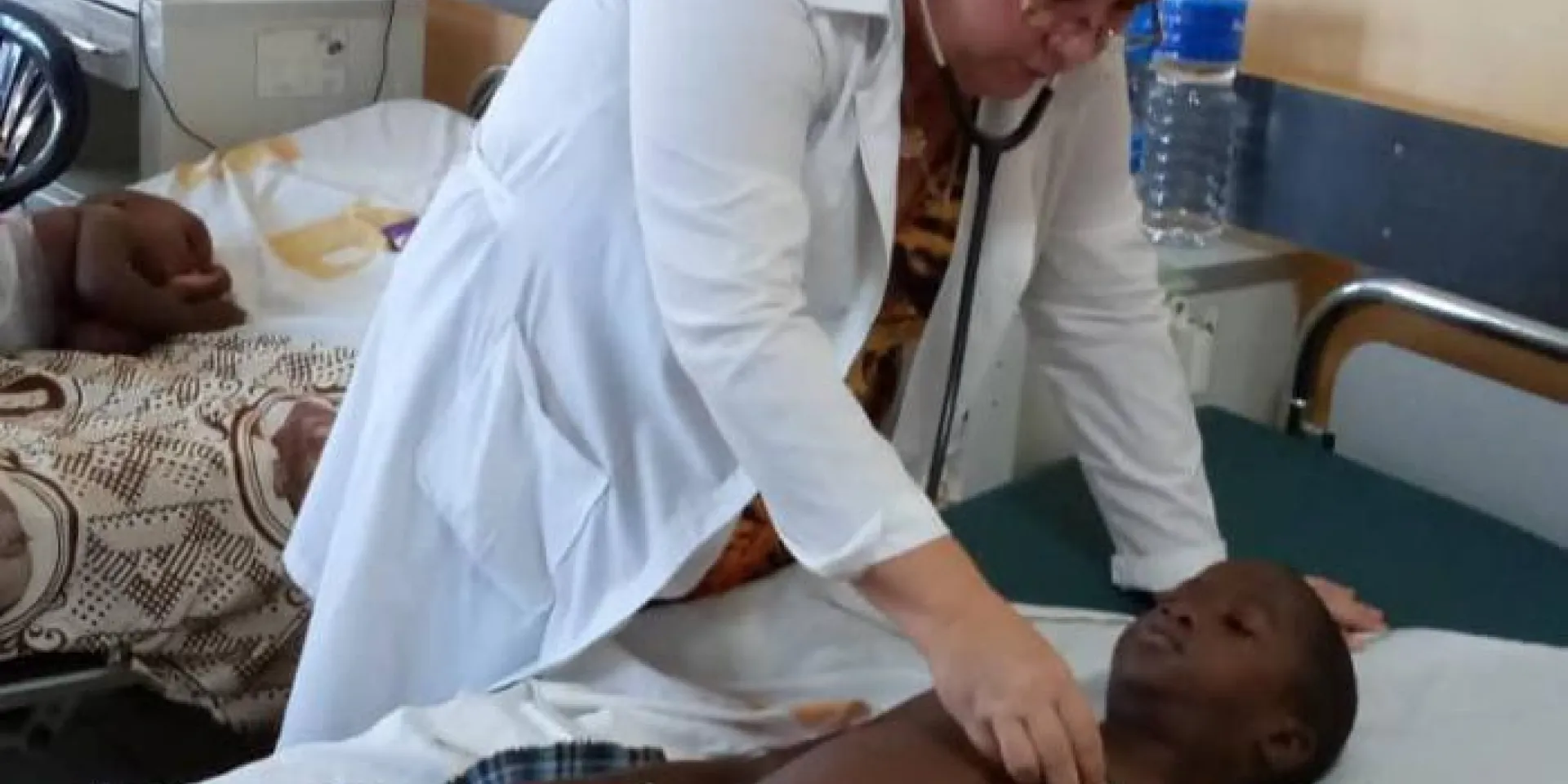 Doctora Ángela Caridad Otero Mustelier en la consulta pediátrica en Gambia. Foto: Cortesía de la entrevistada