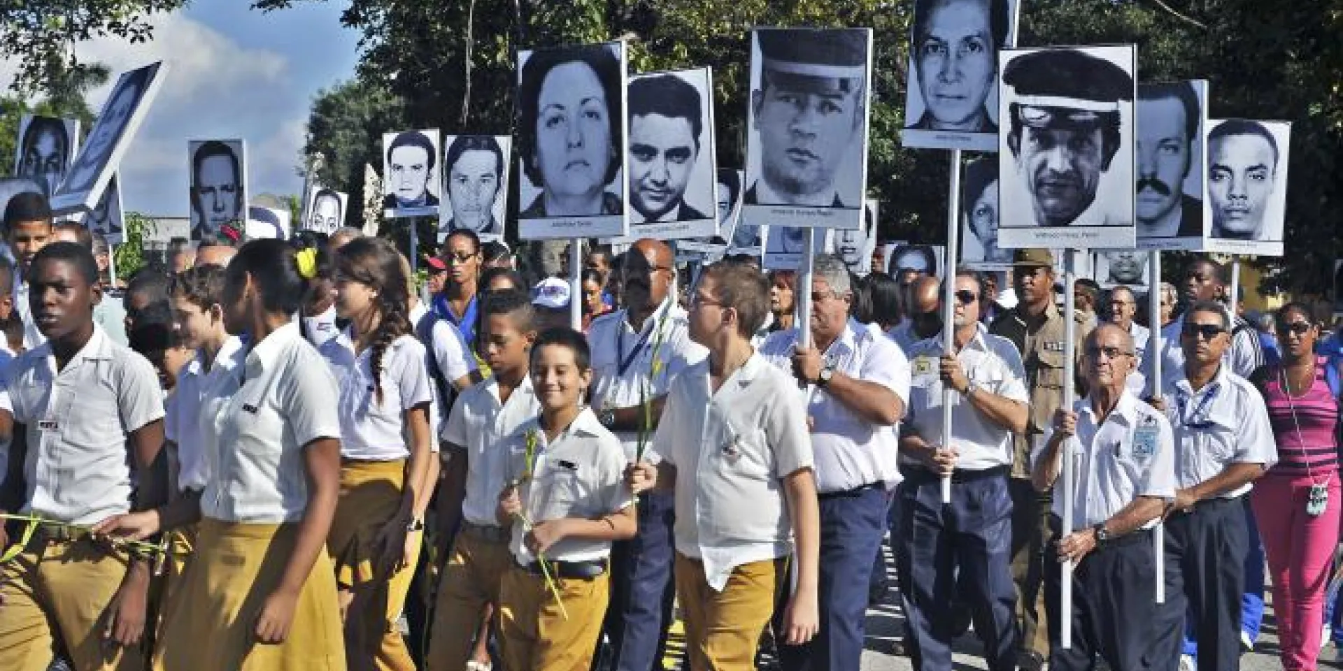 Cuba não esquece seus mártires e pede justiça. Uma das homenagens e peregrinação no panteão das Forças Armadas Revolucionárias, no cemitério Colombo, de Havana, aos mártires de Barbados. Photo: Jose M. Correa