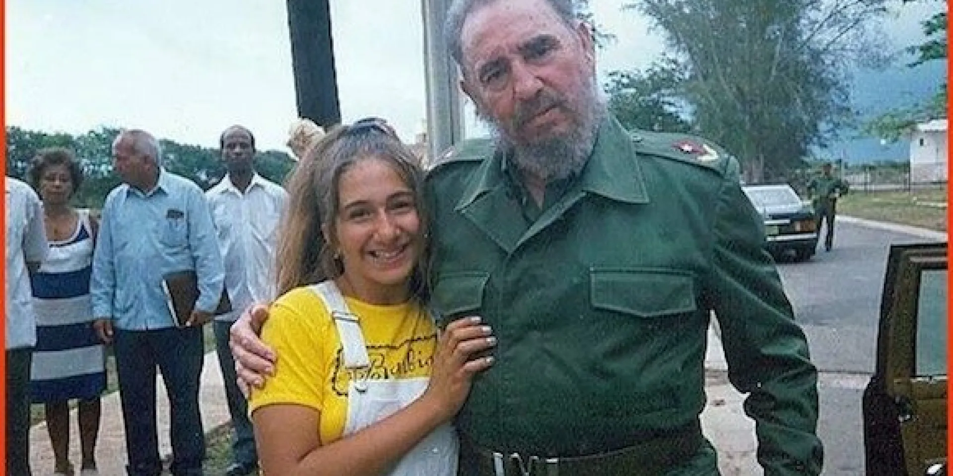 Fidel con niña de Chernóbil en Tarará. Foto: Archivo personal del equipo médico cubano.