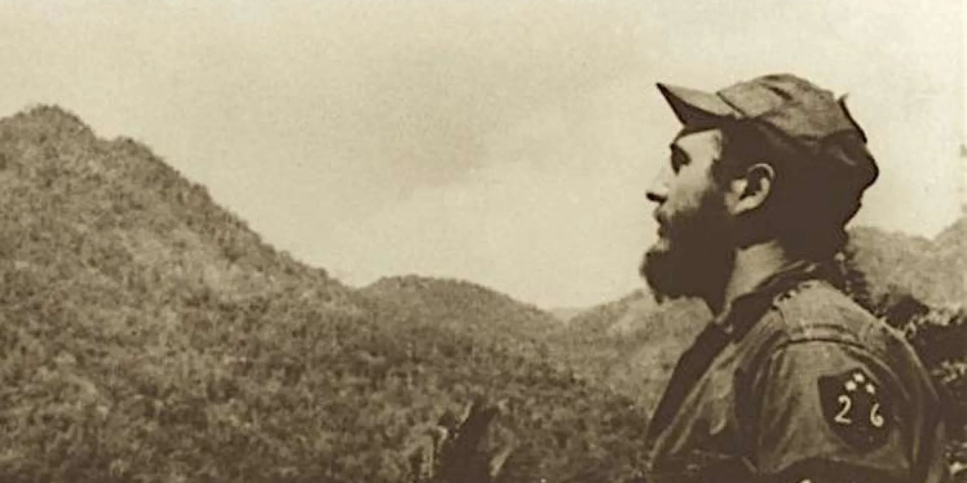 Fidel Castro dirige su mirada a la Sierra Maestra