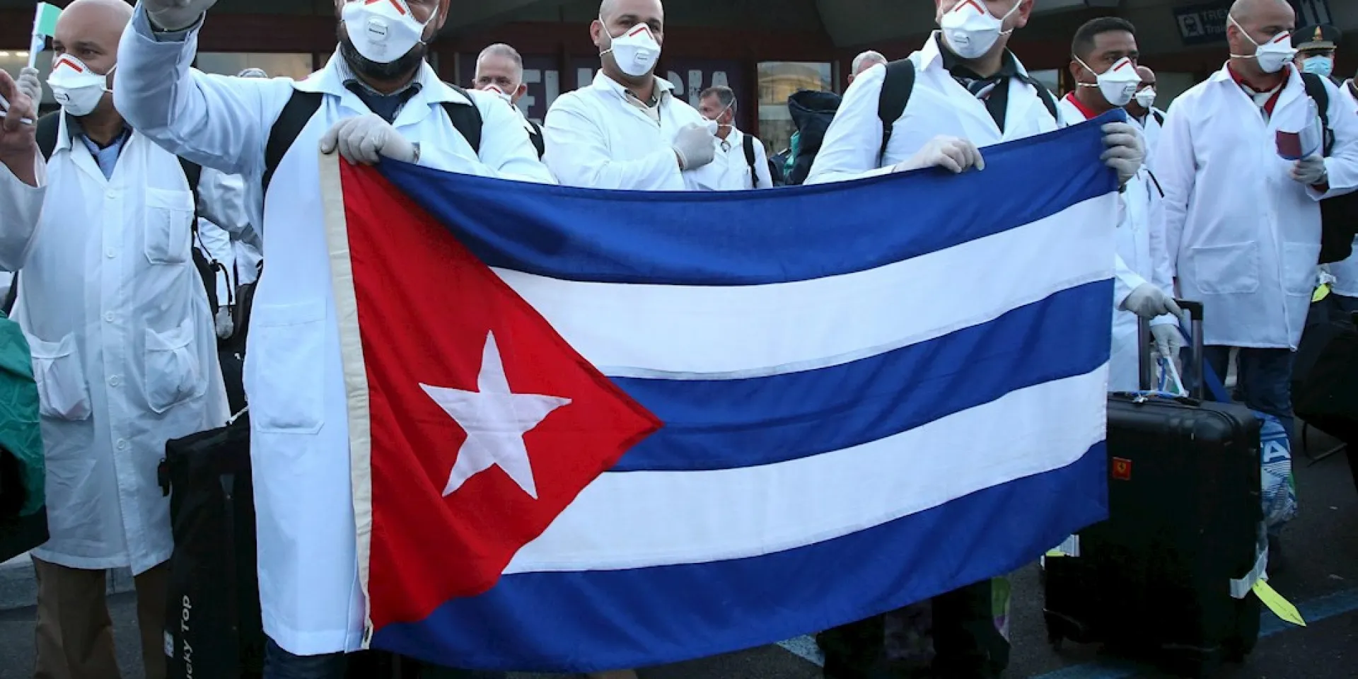 Brigada cubana con 52 doctores y enfermeros llegan a Milán, Italia, para brindar su apoyo en la batalla contra la COVID-19. Foto: Consulado de Cuba en Milán.