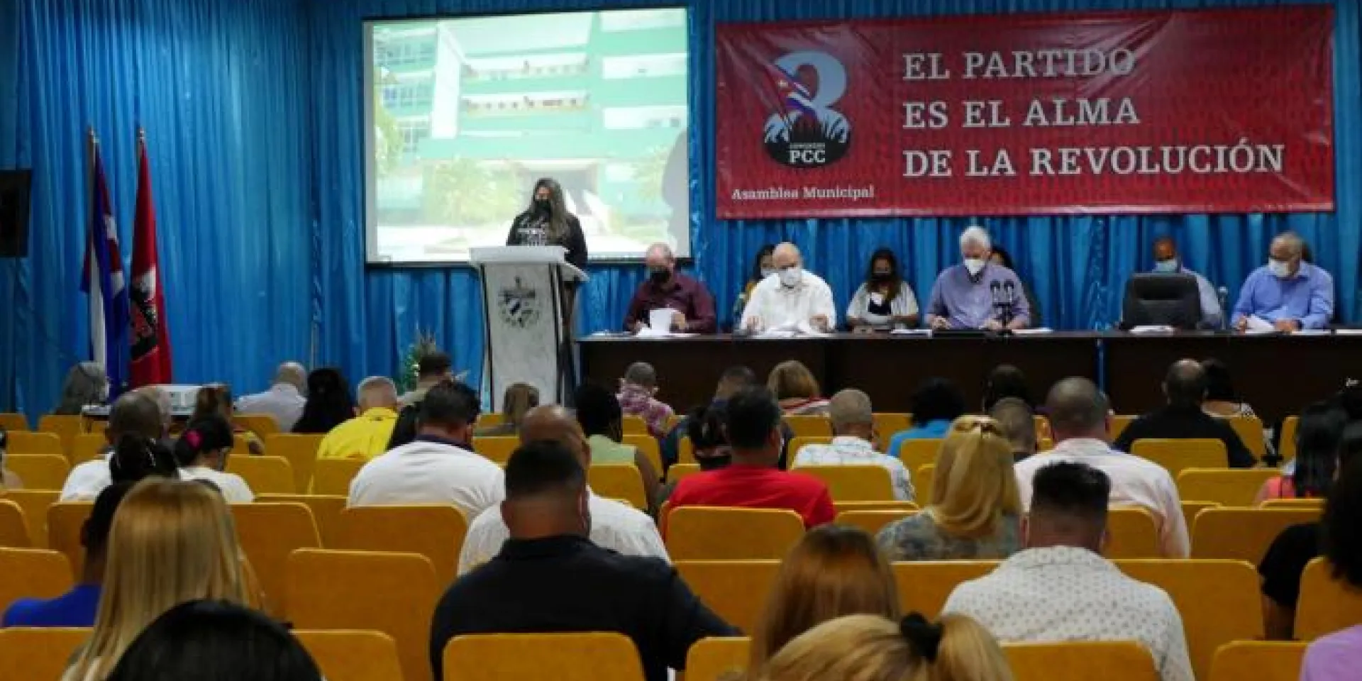 Díaz-Canel dijo que el trabajo del Partido debe enfocarse, también, en cambiar las cosas que no funcionan, que ralenticen el desarrollo o afecten la calidad de vida de las personas. Foto: Estudios Revolución
