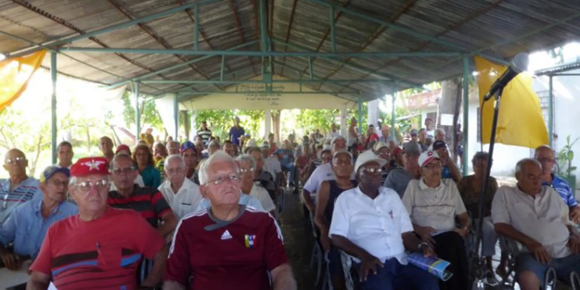 Los integrantes de la ACRC de Cienfuegos se reunieron para recordar los 91 agostos del natalicio de Fidel./ Foto: Julio Martínez