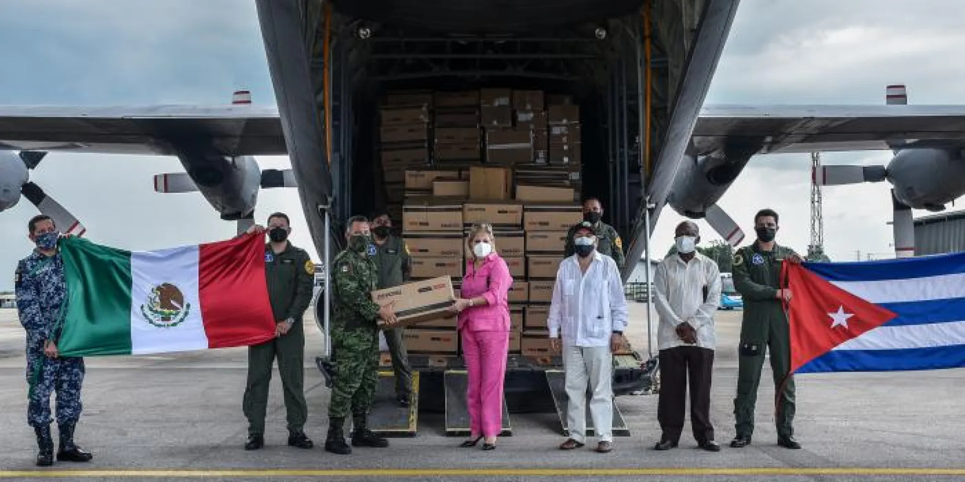 Recibe Cuba ayuda humanitaria proveniente de México. Foto: Ariel Cecilio Lemus