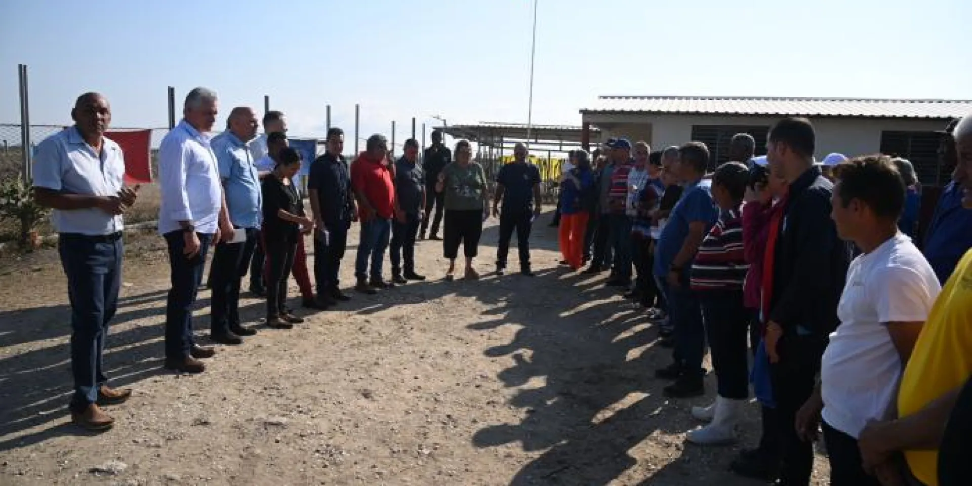 Díaz-Canel encabezó los intercambios con los electores de Santa Clara, tal cual hicieron todos los candidatos a diputado en los municipios donde fueron nominados. Foto: Estudios Revolución