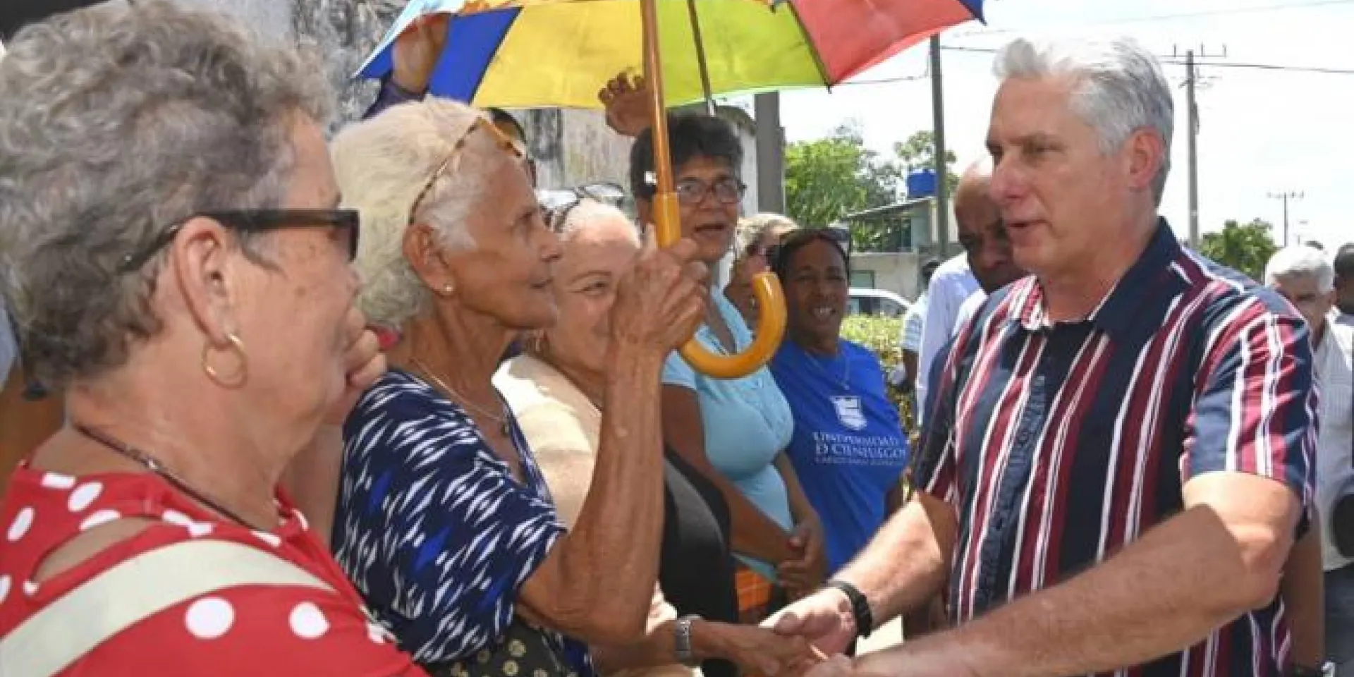 El Jefe de Estado compartió con el pueblo en Paraíso, donde recibió múltiples muestras de cariño. Foto: Estudios Revolución