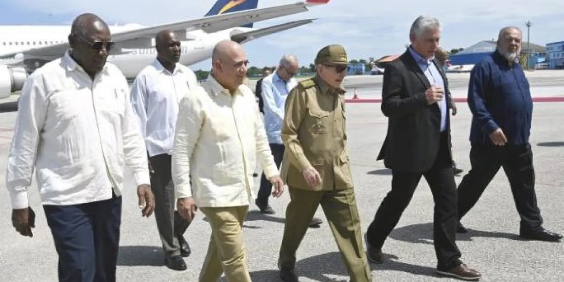 Autoridades cubanas reciben a Díaz-Canel proveniente de Nueva York. Foto: Geovany Fernández.