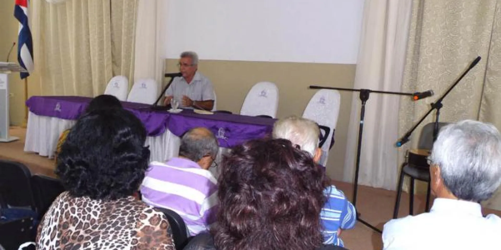 René González Barrios, presidente del Instituto de Historia de Cuba, disertó sobre el internacionalismo y la solidaridad en Fidel Castro Foto: Miguel Febles Hernández.
