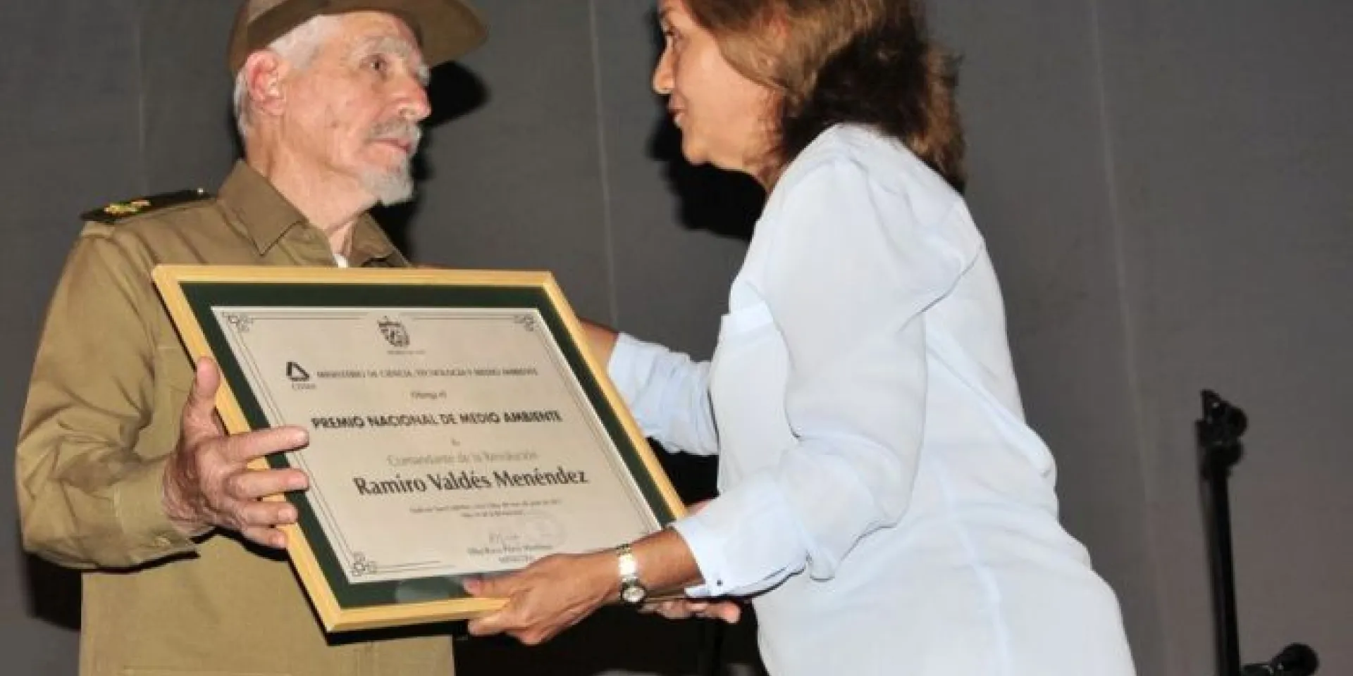 Commander of the Revolution Ramiro Valdés was granted the National Environment Award. (Photo: Vicente Brito / Escambray)
