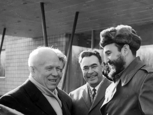 Aterriza en el aeropuerto de Vnúkovo, URSS Fidel Castro en el aeropuerto de Vnúkovo