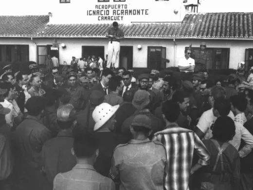 Fidel Castro con algunos miembros del Gobierno Revolucionario.