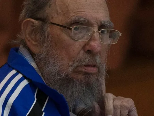 Fidel Castro pronuncia discurso en la clausura del VII Congreso del PCC