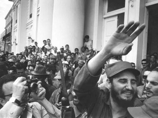 Fidel Castro recibe el pueblo cienfueguero.