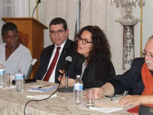 La reconocida investigadora Julia Sweig habla en el panel dedicado a Fidel. A su derecha el abogado José Pertierra y a su izquierda el embajador cubano José Ramón Cabañas y la activista Gail Walker. Foto: Prensa Latina La reconocida investigadora Julia Sweig habla en el panel dedicado a Fidel. A su derecha el abogado José Pertierra y a su izquierda el embajador cubano José Ramón Cabañas y la activista Gail Walker. Foto: Prensa Latina