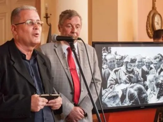 Elio Gámez (I), Vicepresidente Primero del Instituto Cubano de Amistad con los Pueblos (ICAP), y Serguey Redchikov (D), Ministro del Consejo de la Embajada de la Federación de Rusia, en la exposición fotográfica de fotos de Fidel en Rusia, en la sede del ICAP. Foto: ACN Elio Gámez (I), Vicepresidente Primero del Instituto Cubano de Amistad con los Pueblos (ICAP), y Serguey Redchikov (D), Ministro del Consejo de la Embajada de la Federación de Rusia, en la exposición fotográfica de fotos de Fidel en Rusia, en la sede del ICAP. Foto: ACN