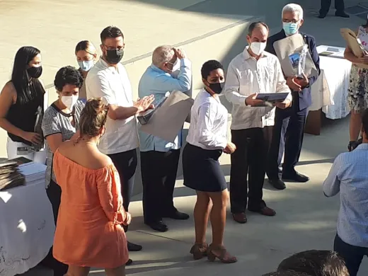 Reconocimiento a constructores del Centro Fidel Castro Ruz