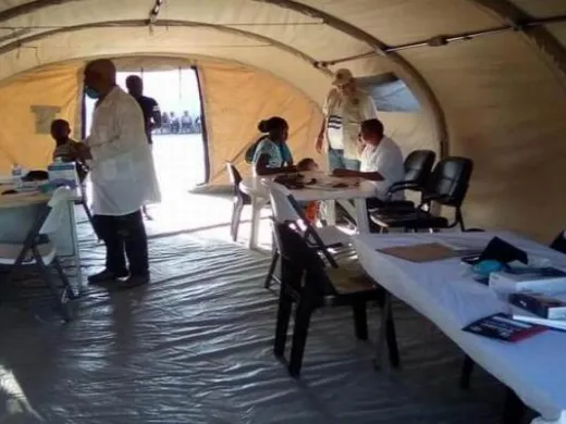 La brigade Henry Reeve prête ses services au Mozambique dans un hôpital de campagne. La brigade Henry Reeve prête ses services au Mozambique dans un hôpital de campagne.