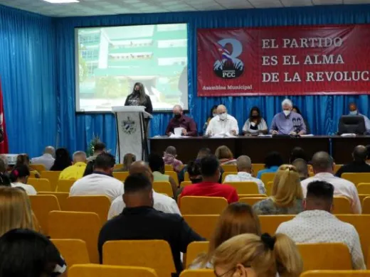 Díaz-Canel dijo que el trabajo del Partido debe enfocarse, también, en cambiar las cosas que no funcionan, que ralenticen el desarrollo o afecten la calidad de vida de las personas. Foto: Estudios Revolución Díaz-Canel dijo que el trabajo del Partido debe enfocarse, también, en cambiar las cosas que no funcionan, que ralenticen el desarrollo o afecten la calidad de vida de las personas. Foto: Estudios Revolución