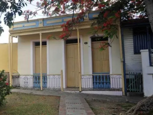 Tres fueron las casas santiagueras testigos del paso de la niñez a la adolescencia de Fidel Castro Ruz, la que se muestra es la que está situada en la Calle Rabí número 6 en la Loma del Intendente en el casco histórico de Santiago de Cuba. 3 de agosto de 2017. Foto: Miguel Rubiera/ ACN.