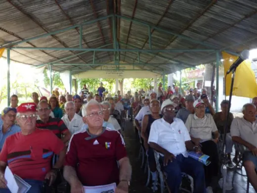 Los integrantes de la ACRC de Cienfuegos se reunieron para recordar los 91 agostos del natalicio de Fidel./ Foto: Julio Martínez Los integrantes de la ACRC de Cienfuegos se reunieron para recordar los 91 agostos del natalicio de Fidel./ Foto: Julio Martínez