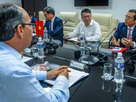 Dirigentes de los Partidos Comunistas de Cuba y Vietnam, elogiaron las excelentes relaciones de amistad y hermandad entre los dos países. Foto: José Manuel Correa Dirigentes de los Partidos Comunistas de Cuba y Vietnam, elogiaron las excelentes relaciones de amistad y hermandad entre los dos países. Foto: José Manuel Correa
