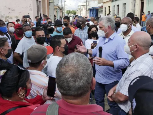 Díaz-Canel dialogó con el pueblo espirituano sobre la importancia de la participación popular en la construcción del socialismo. Foto: Estudios Revolución Díaz-Canel dialogó con el pueblo espirituano sobre la importancia de la participación popular en la construcción del socialismo. Foto: Estudios Revolución
