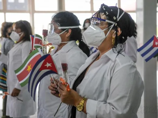 Llegada a Cuba de los colaboradores de la salud que se encontraban prestando servicios en Surinam, combatiendo la epidemia de la Covid 19 Foto: José Manuel Correa Llegada a Cuba de los colaboradores de la salud que se encontraban prestando servicios en Surinam, combatiendo la epidemia de la Covid 19 Foto: José Manuel Correa