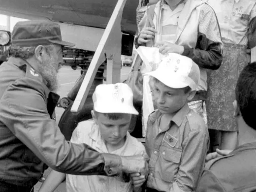 Fidel recibe a niños de Chernobil el 29 de marzo de 1990. Foto: Joaquin Viñas Fidel recibe a niños de Chernobil el 29 de marzo de 1990. Foto: Joaquin Viñas