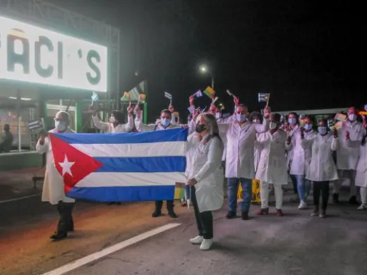La brigada del Contingente Internacional de Médicos Especializados en Situaciones de Desastres y Graves Epidemias Henry Reeve, que desde junio pasado se sumó al enfrentamiento a la emergencia generada por la COVID-19 en Guinea Bissau, regresó este jueves a la Patria con la misión cumplida Foto: José M. Correa