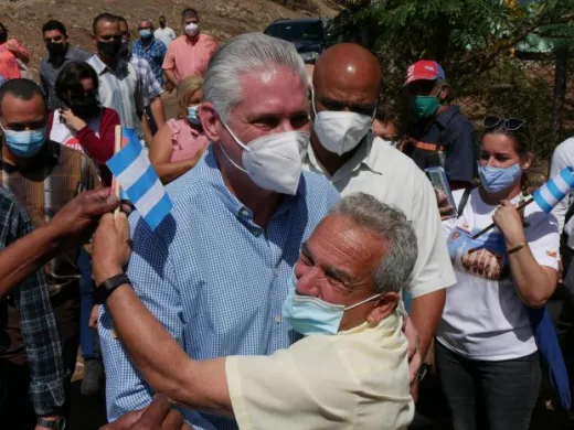 Díaz-Canel señaló que, ante los retos impuestos por el recrudecimiento del bloqueo económico del Gobierno de EE. UU. contra nuestro país, y los intentos de introducir en la Isla las llamadas revoluciones de colores, se ha llamado al pueblo a la resistencia creativa. Foto: Estudios Revolución Díaz-Canel señaló que, ante los retos impuestos por el recrudecimiento del bloqueo económico del Gobierno de EE. UU. contra nuestro país, y los intentos de introducir en la Isla las llamadas revoluciones de colores, se ha llamado al pueblo a la resistencia creativa. Foto: Estudios Revolución