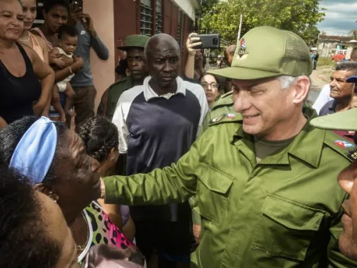 Un mar de pueblo llegó a rodear al mandatario, un contacto del que emergen verdades que son las que dan mucha luz a los dirigentes sensibles. Foto: Estudios Revolución Un mar de pueblo llegó a rodear al mandatario, un contacto del que emergen verdades que son las que dan mucha luz a los dirigentes sensibles. Foto: Estudios Revolución