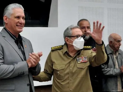 El General de Ejército Raúl Castro Ruz asistió a la jornada de clausura del Décimo Periodo Ordinario de Sesiones de la Asamblea Nacional del Poder Popular, en su IX Legislatura. Foto: Estudios Revolución El General de Ejército Raúl Castro Ruz asistió a la jornada de clausura del Décimo Periodo Ordinario de Sesiones de la Asamblea Nacional del Poder Popular, en su IX Legislatura. Foto: Estudios Revolución