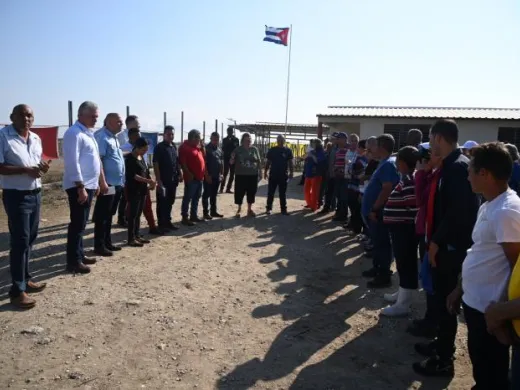Díaz-Canel encabezó los intercambios con los electores de Santa Clara, tal cual hicieron todos los candidatos a diputado en los municipios donde fueron nominados. Foto: Estudios Revolución Díaz-Canel encabezó los intercambios con los electores de Santa Clara, tal cual hicieron todos los candidatos a diputado en los municipios donde fueron nominados. Foto: Estudios Revolución