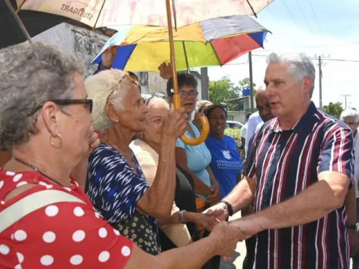 El Jefe de Estado compartió con el pueblo en Paraíso, donde recibió múltiples muestras de cariño. Foto: Estudios Revolución El Jefe de Estado compartió con el pueblo en Paraíso, donde recibió múltiples muestras de cariño. Foto: Estudios Revolución