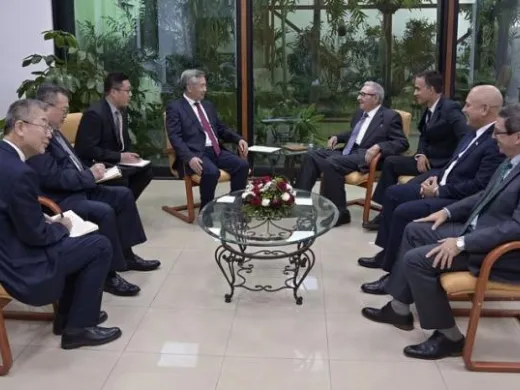 El General de Ejército también se reunió con el miembro del Comité Permanente del Buró Político y secretario de la Comisión Central de Control Disciplinario del Comité Central del Partido Comunista de China, compañero Li Xi. Foto: Estudios Revolución El General de Ejército también se reunió con el miembro del Comité Permanente del Buró Político y secretario de la Comisión Central de Control Disciplinario del Comité Central del Partido Comunista de China, compañero Li Xi. Foto: Estudios Revolución