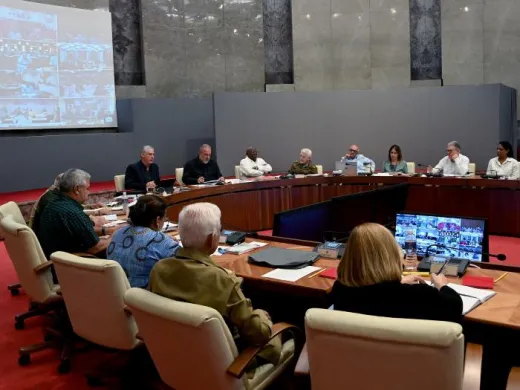 Díaz-Canel recalcó la necesidad de tener en cuenta la prioridad que se ha concedido a la ruralidad en el país, pues es un asunto de «importancia económica, productiva y también social». Foto: Estudios Revolución Díaz-Canel recalcó la necesidad de tener en cuenta la prioridad que se ha concedido a la ruralidad en el país, pues es un asunto de «importancia económica, productiva y también social». Foto: Estudios Revolución