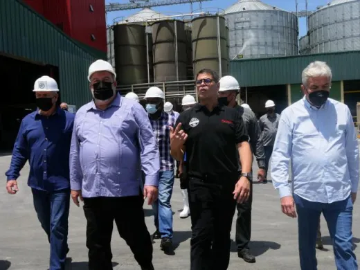El Primer Ministro cubano intercambió con varios empresarios venezolanos vinculados al sector agroalimentario, y recorrió algunas instalaciones procesadoras de alimentos. Foto: Estudios Revolución El Primer Ministro cubano intercambió con varios empresarios venezolanos vinculados al sector agroalimentario, y recorrió algunas instalaciones procesadoras de alimentos. Foto: Estudios Revolución