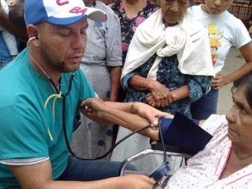 Los internacionalistas cubanos coincidieron en señalar que el premio no solo es un reconocimiento a los médicos de la isla, sino a la Revolución y a la valía de la medicina cubana a nivel mundial y en especial ‘a nuestro querido Comandante Fidel