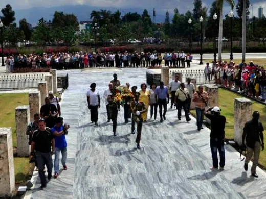 Periodistas cubanos rinden homenaje a Fidel y a Martí Periodistas cubanos rinden homenaje a Fidel y a Martí