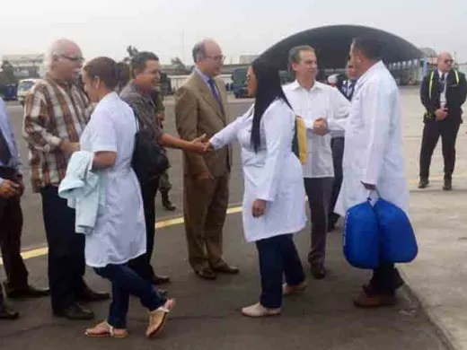 Contingente internacional Henry Reeve inicia actividades tras las inundaciones ocurridas en Perú Médicos cubanos arriban a Perú