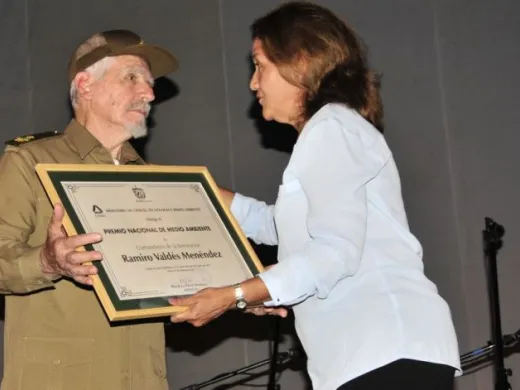Commander of the Revolution Ramiro Valdés was granted the National Environment Award. (Photo: Vicente Brito / Escambray) Commander of the Revolution Ramiro Valdés was granted the National Environment Award. (Photo: Vicente Brito / Escambray)