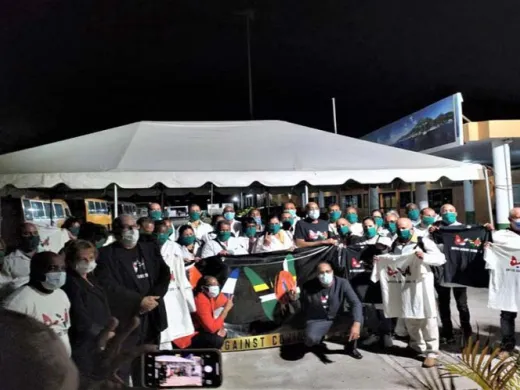 Foto: Ministro de salud de Dominica y de brigada medica cubana en Dominica Foto: Ministro de salud de Dominica y de brigada medica cubana en Dominica