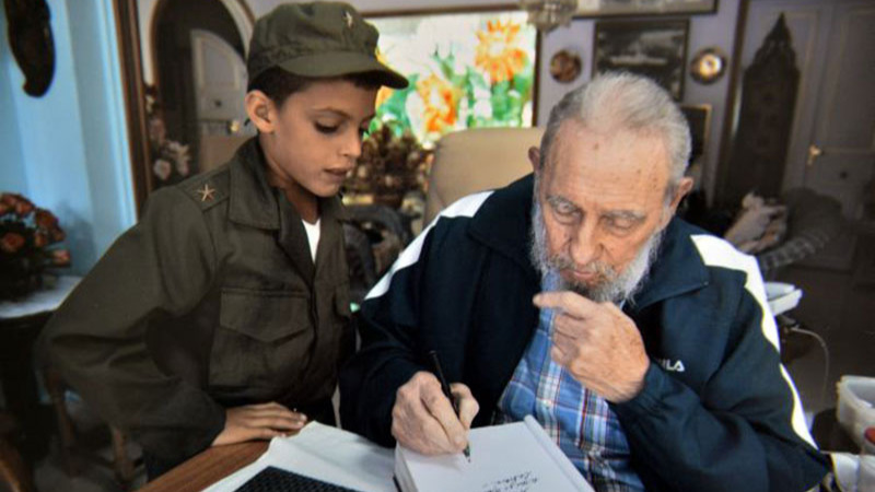 Fidel sostiene encuentro con el niño de 8 años Marlon Méndez