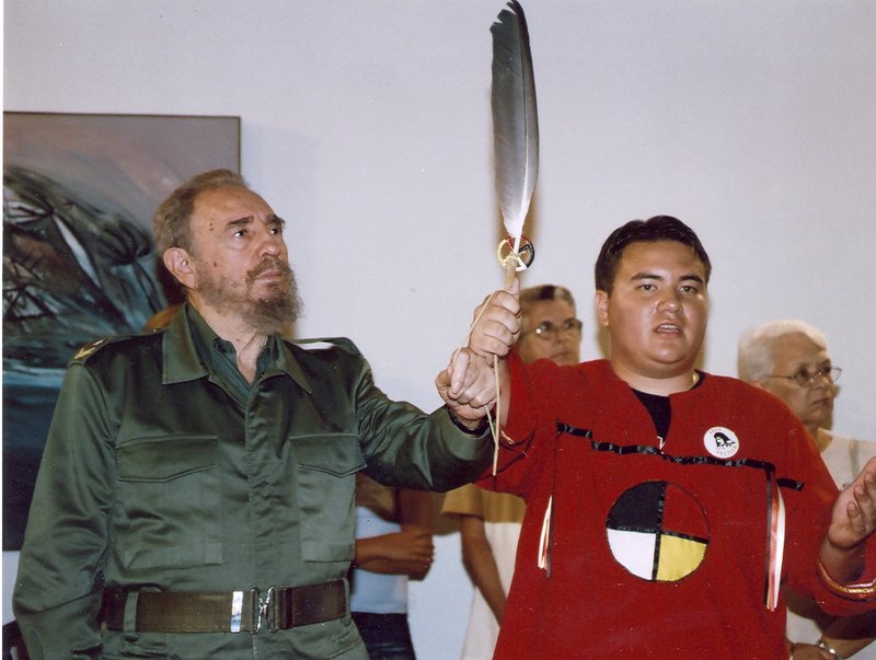 fidel recibe Pluma de Águila