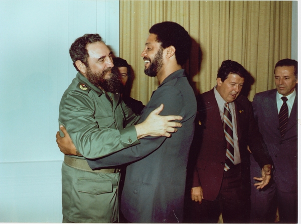 fidel junto a Maurice Bishop