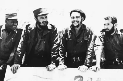 fidel en acto de graduación de 1500 campesinos milicianos