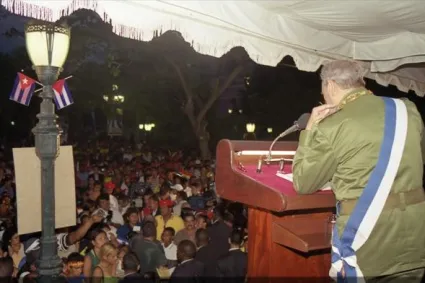 Fidel recibe la Orden Congreso de Angostura
