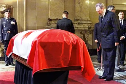 fidel en funeral de pierre trudeau