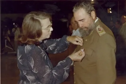 fidel recibe Distinción 23 de Agosto